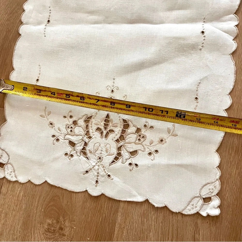 Ivory French Style Madeira Linen Embroidered Cutwork Flowers Table Runner 46x14”